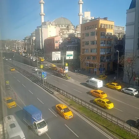 Ava Apartahotel *